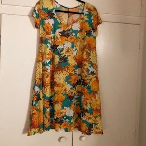 Comfortable dress. Great color